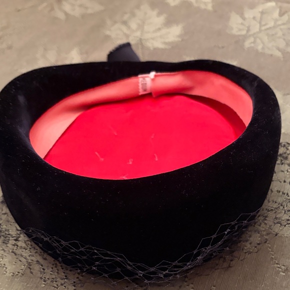 Vintage Elegant Black Veiled Hat - Picture 7 of 7